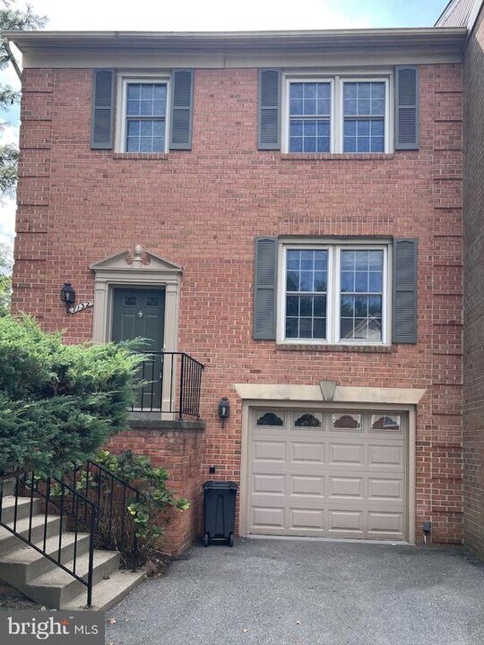 7132 Swansong Wy in Bethesda, MD - Building Photo