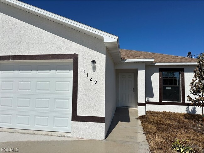 1131 SW 16th Terrace in Cape Coral, FL - Building Photo - Building Photo