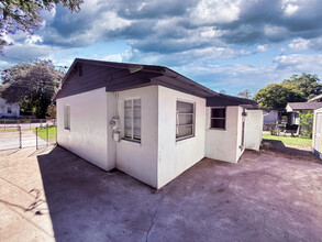 219 W 41st St in Jacksonville, FL - Foto de edificio - Building Photo