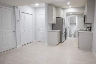 1455 Cherniak Way SW in Edmonton, AB - Building Photo - Building Photo