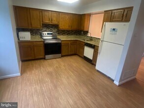 15009 Laureland Pl in Laurel, MD - Foto de edificio - Building Photo