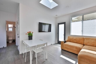 5019 Hawley Blvd in San Diego, CA - Foto de edificio - Building Photo