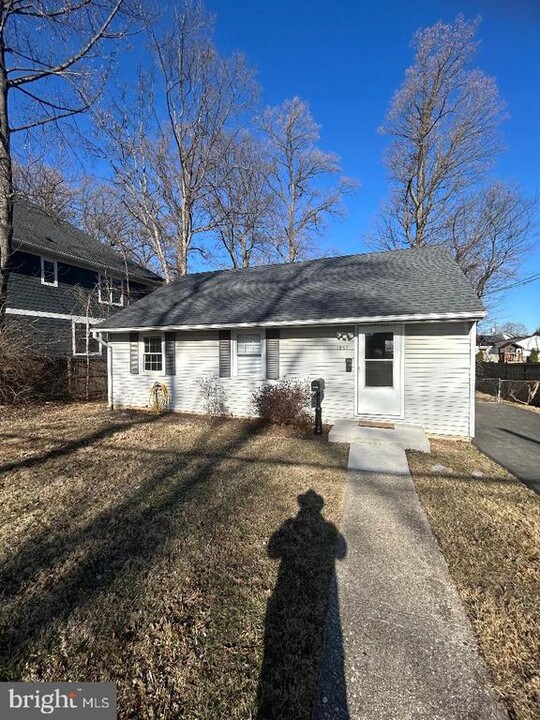 1937 Hileman Rd in Falls Church, VA - Foto de edificio