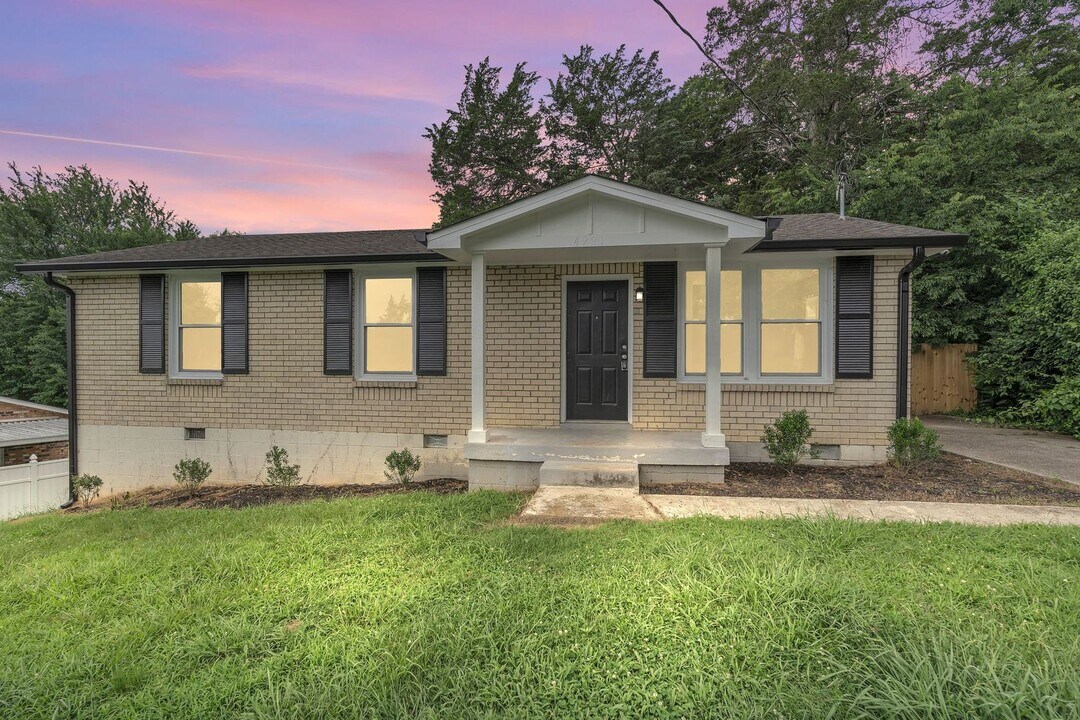 4921 Shihmen Dr in Nashville, TN - Building Photo