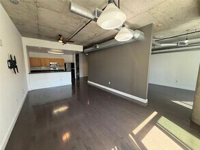 115 W Peachtree Pl NW, Unit 418 in Atlanta, GA - Building Photo - Building Photo
