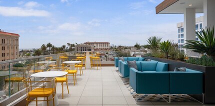 550 Harborfront in San Pedro, CA - Foto de edificio - Building Photo