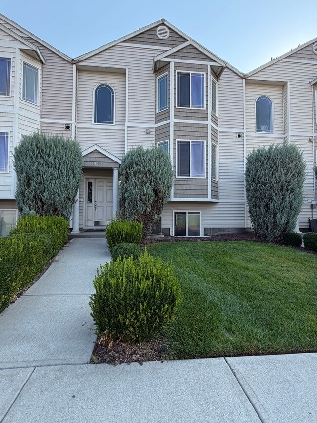 property at 4905 Montague Ln