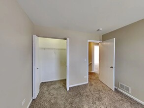 274 Clarendon Ln in Bolingbrook, IL - Building Photo - Building Photo
