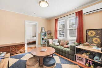 84 Pemberwick Rd in Greenwich, CT - Building Photo - Building Photo