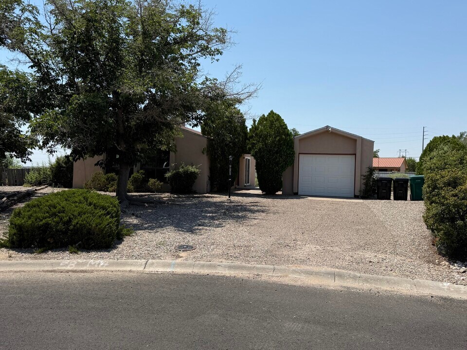 1540 Glendale Ct SE in Rio Rancho, NM - Building Photo