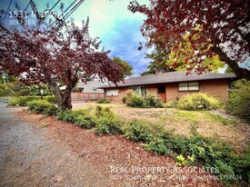 1531 N 122nd St in Seattle, WA - Building Photo