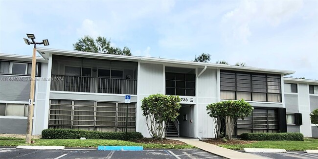 9723 Hammocks Blvd in Miami, FL - Building Photo - Building Photo