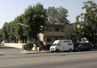 13730 Vanowen St in Van Nuys, CA - Building Photo - Building Photo