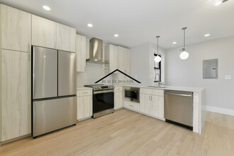 130 Bremen St, Unit 4 in Boston, MA - Building Photo - Building Photo