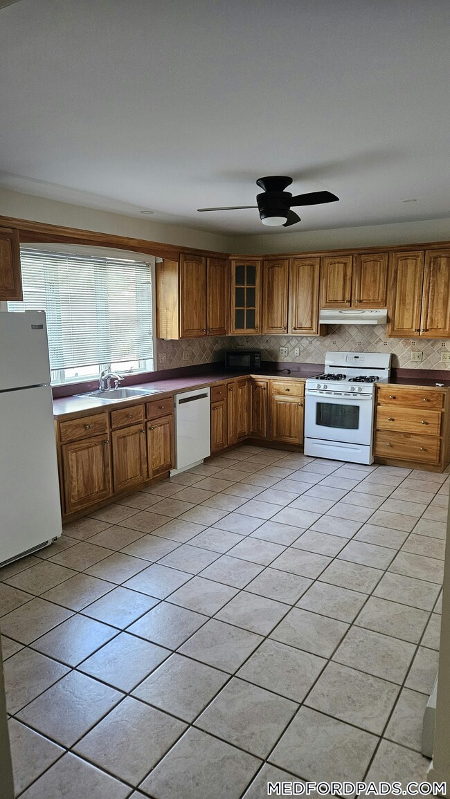 168 Sheridan Ave, Unit 1 in Medford, MA - Building Photo - Building Photo