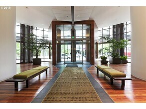 3601 S River Pkwy in Portland, OR - Building Photo - Building Photo