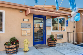 Vista Flores Apartments in San Marcos, CA - Foto de edificio - Building Photo