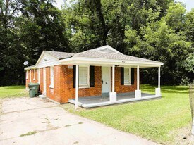 432 W Peebles Rd in Memphis, TN - Building Photo