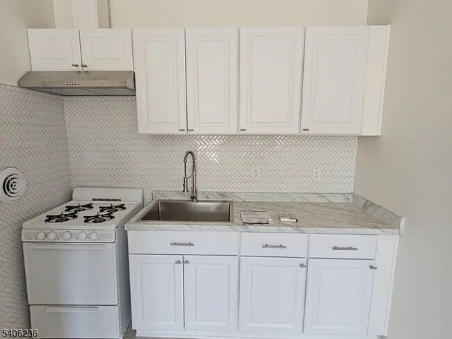 502 Washington Ave, Unit 1 in Belleville, NJ - Foto de edificio - Building Photo