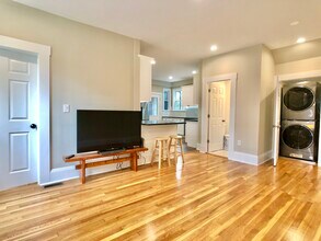 34 Evergreen St, Unit 1 in Boston, MA - Building Photo - Building Photo