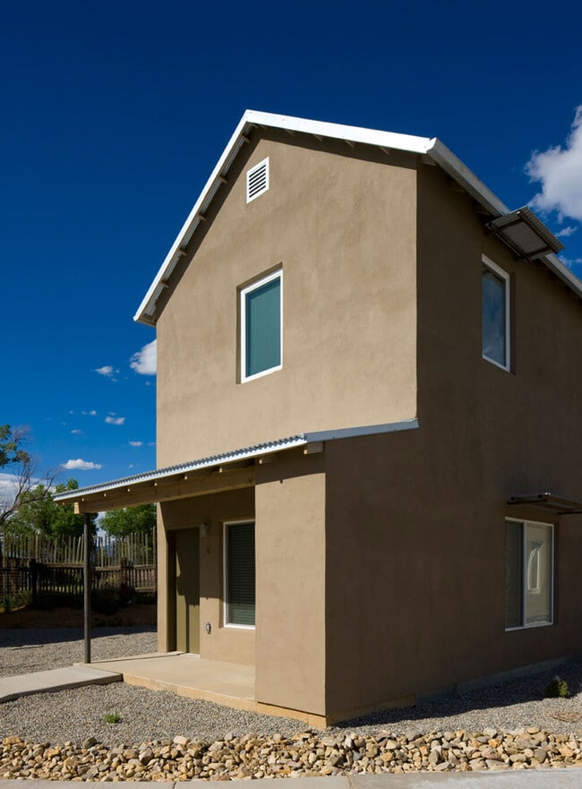 Taos Haus +6 in Taos, NM - Building Photo - Building Photo