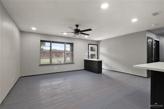 200 W First St in Mission, TX - Building Photo - Building Photo