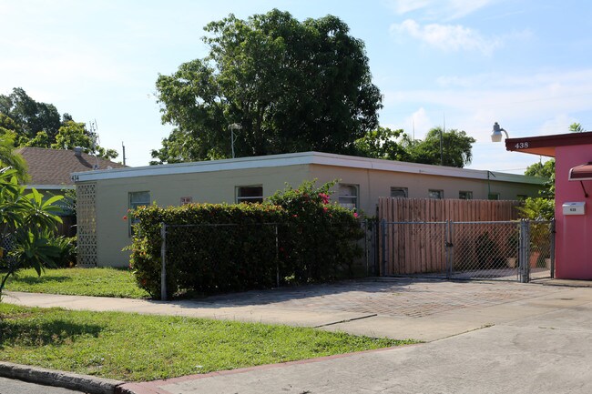 434 Roseland Dr in West Palm Beach, FL - Building Photo - Building Photo