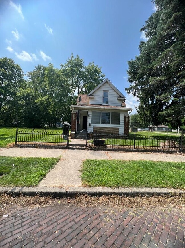 127 Elm St in South Bend, IN - Building Photo - Building Photo