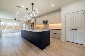 8132 Brandon St in Houston, TX - Building Photo - Building Photo
