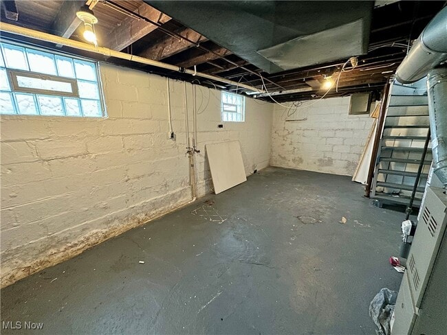 property at 1129 W Erie Ave