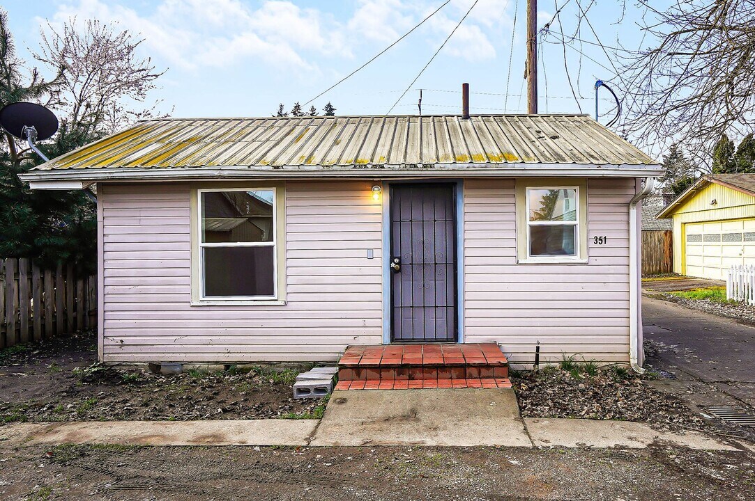 351 19th St SE in Salem, OR - Building Photo