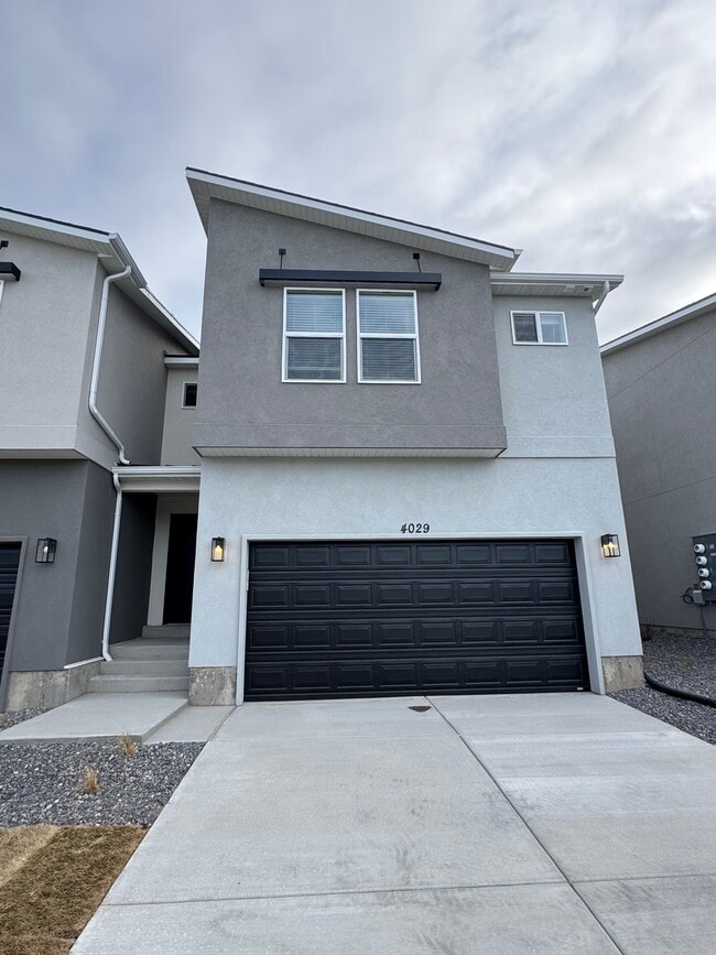 property at 4029 S Woodland Ave