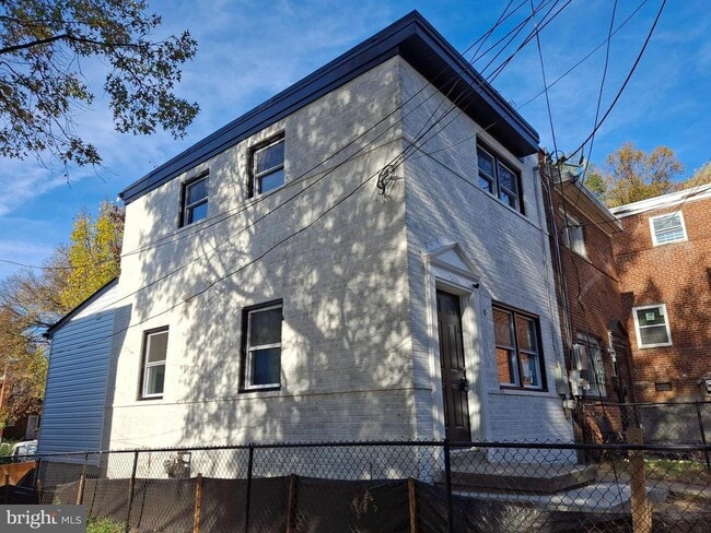 property at 2431 15th Pl SE