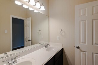 1512 Cockatiel Dr in Little Elm, TX - Foto de edificio - Building Photo