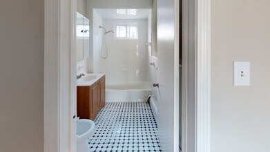 280 McGrath Hwy, Unit 2 in Somerville, MA - Building Photo - Building Photo