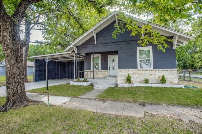 902 Clark St in Greenville, TX - Building Photo - Building Photo