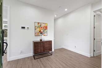 1045 Grand View Dr in Berkeley, CA - Building Photo - Building Photo
