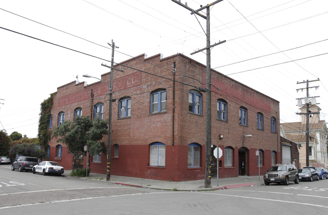 2639 E 9th St in Oakland, CA - Foto de edificio