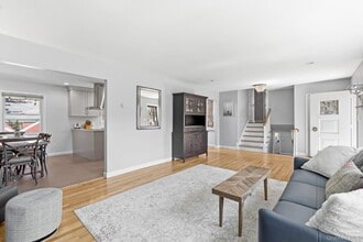 17 Cottage Pl in Katonah, NY - Building Photo - Building Photo