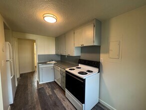 4718-4720 SW Luradel St in Portland, OR - Building Photo - Building Photo