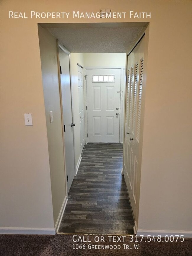 1066 Greenwood Trail W Dr in Greenwood, IN - Building Photo - Building Photo