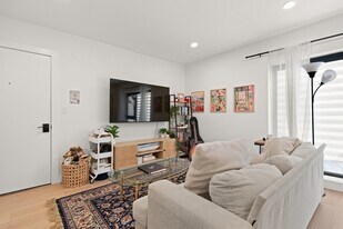 19 James St, Unit 5 in Brookline, MA - Building Photo