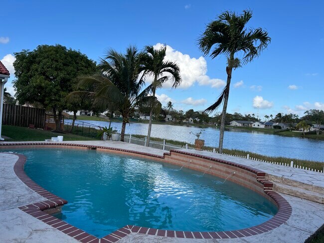 5020 SW 120th Ave in Cooper City, FL - Building Photo - Building Photo
