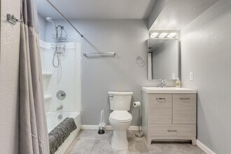 7520 W Bails Ave in Lakewood, CO - Building Photo - Building Photo