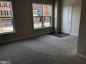 22584 Windsor Locks Square in Ashburn, VA - Building Photo - Building Photo