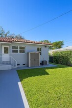 5825 SW 9th Terrace in West Miami, FL - Foto de edificio - Building Photo