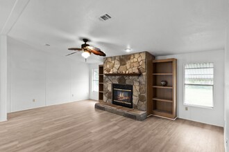 571 Lindsey Dr in Lakeland, FL - Building Photo - Building Photo