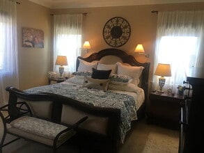 1098 Columbus Way in Lemoore, CA - Foto de edificio - Building Photo