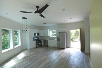 3466 Willowrun Dr, Unit E in Austin, TX - Building Photo - Building Photo