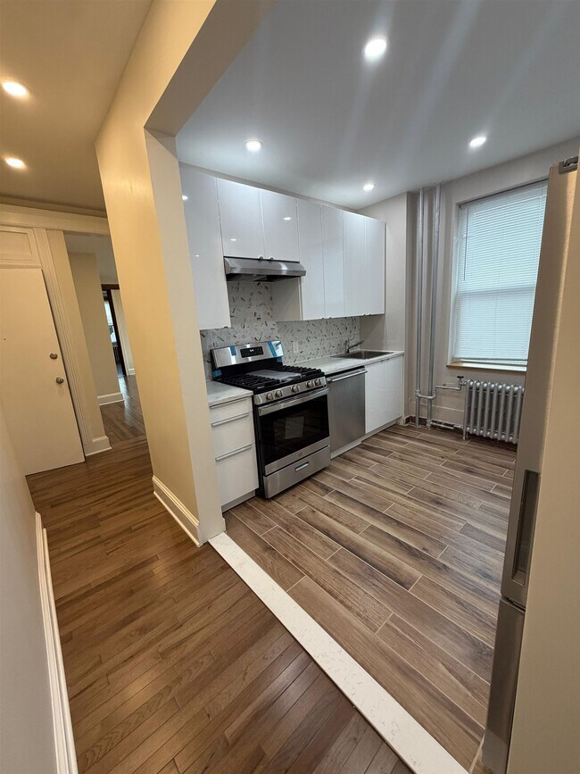 272 Hancock Ave